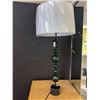 Image 1 : LAMPE DE TABLE 38” H
