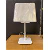 Image 1 : LAMPE DE TABLE 19” H