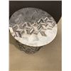 Image 3 : TABLE DE COTÉ RONDE EN PIERRE /BASE METAL 22” DIA 22” H