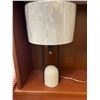 Image 1 : LAMPE DE TABLE 27” H