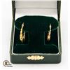 Image 2 : 10K GOLD EARRINGS WITH CASE
