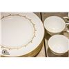 Image 2 : 44 PC ROYAL DOULTON RONDO FINE CHINA SET
