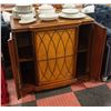 Image 2 : ANTIQUE 1947 VICTROLA RCA VICTOR CABINET/CONSOLE