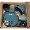 Image 1 : SET OF 4 LARGE CERAMIC PLATES, 4 SMALL PLATES,