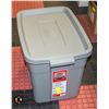 Image 1 : NEW RUBBERMAID 68 LITRE ROUGHNECK TOTE WITH LID