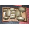 Image 1 : SET OF DUMB BELLS 2 5 LBS, 2 10 LBS WITH