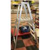 Image 1 : STURDY ALUMINUM PAINTERS LADDER