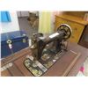 Image 3 : Seamstress Treadle Sewing Machine