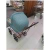 Image 4 : Vintage Wicker Carriage