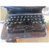 Image 2 : Vintage Empire Manual Typewriter