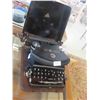 Image 1 : Vintage Empire Manual Typewriter with Case