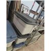 Image 3 : 5 Rubbermaid Totes with Hinged Lid 16"x 20" x 32" 