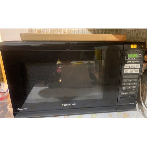 Panasonic Microwave Model NN-ST651B