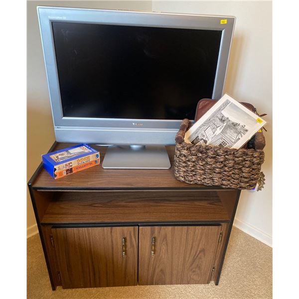 27" Toshiba Flat Screen Television Model No.27HL85 Wood Stand Woven Basket Kat Miller Print & More