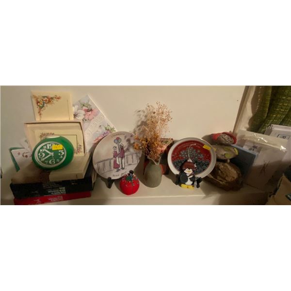 Vintage Decorative Collectables & Book Lot  Ceramic Pot w/ Florals Rock Art Plate