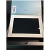 Image 2 : Lot of 1 Aura Carver Luxe WiFi Digital Picture Frame