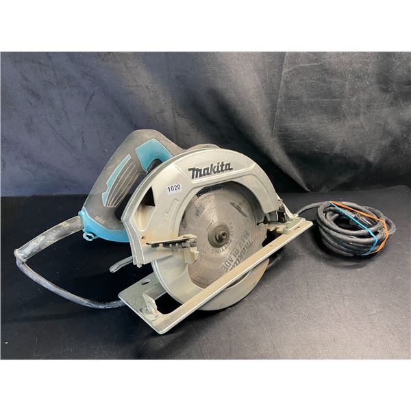 Lot of 1 Makita Saw - Used - Powers On