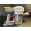 Image 1 : Lot of 1 Dyson Vacuum w/ Battery - Used