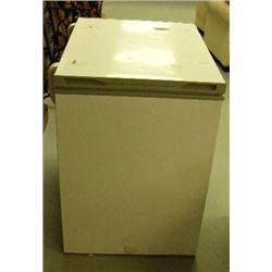 29" chest freezer (139)