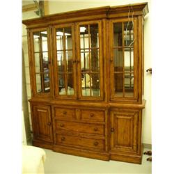 Incredible oak hutch with 6 glass shelves, 4 drawers and 2 cupboards, inside lighted with 3 lights m