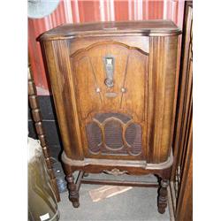 Stand-up wood radio ca. 1930