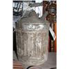 Image 2 : Old gas can