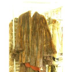 3/4 length possibly beaver coat - lining needs repair (28)