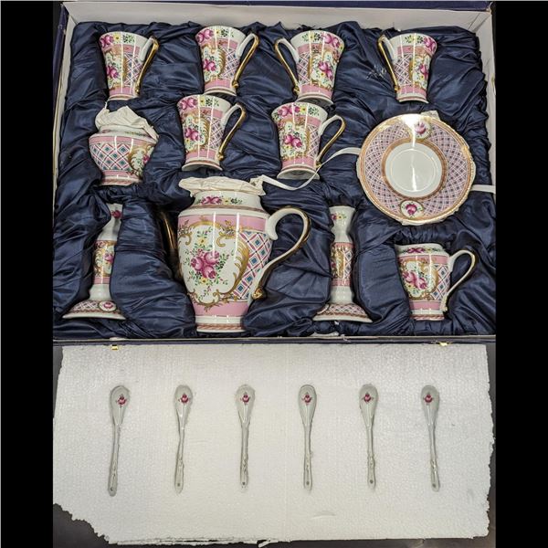A Fine Complete Sorelle Porcelain Tea Set In Original Case, 23 Pieces