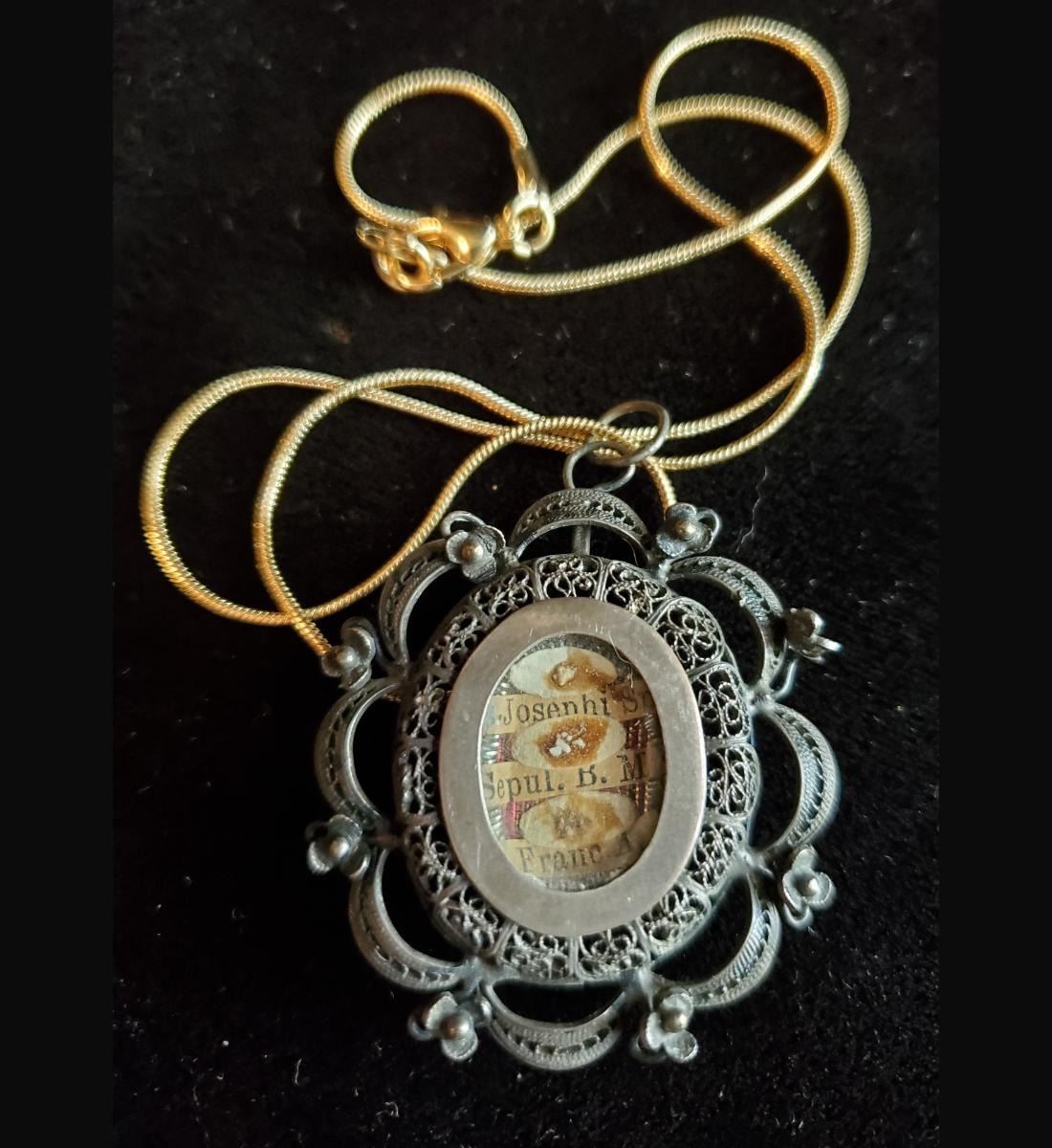 Superb filigree multiple relic with 3-great relics encased