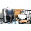 Image 2 : KITCHEN APPLIANCES INCL. CRUX AIR FRYER, SMEG DRIP COFFEE MACHINE W/O CARAFE, SMEG KETTLE,