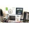 Image 2 : KITCHENWARE INCL. SMEG KETTLE,  SMEG 2-SLICE TOASTER, SMEG COFFEE DRIP MACHINE W/O CARAFE, CRUX 4