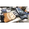 Image 2 : 3 AREA RUGS BLACK, BLUE AND PERSIAN STYLE COLOR MIXED