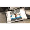 Image 2 : 5 PILLOWS INCL HOTEL COLLECTION, DREAM REVE, GLUCKSTEINHOME
