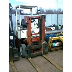 NISSAN 4000lb. WAREHOUSE FORKLIFT