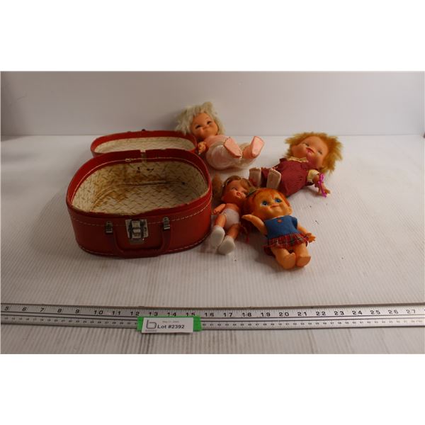 Vintage Make-up Case with (4) Dolls