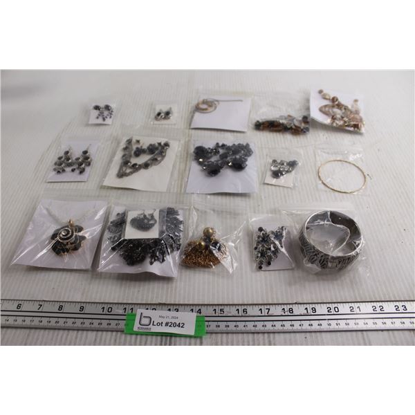 (15) Jewelry Packs - Necklaces, Earrings