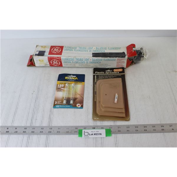 12 Volt Fluorescent Trouble Light, Halogen Bulbs, Plastic Spreaders