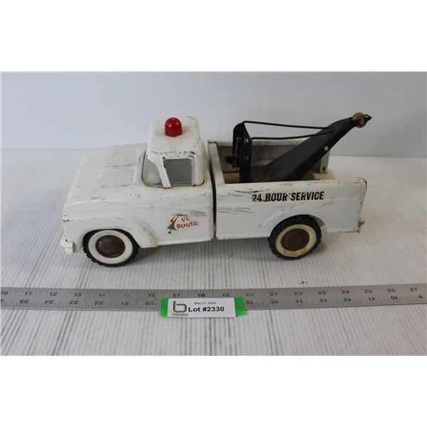 Li'l Beaver Toy Tow Truck