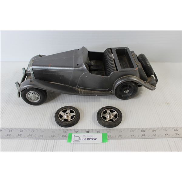 Metal Car With Two Extra Tires