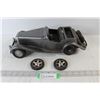 Image 1 : Metal Car With Two Extra Tires