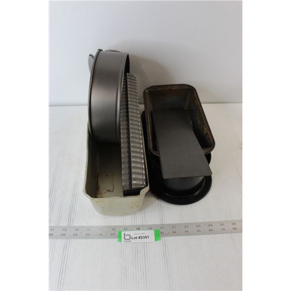 Assortment of Bakeware