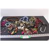 Image 1 : (15+) Necklaces/Jewelry - Various Sizes & Styles