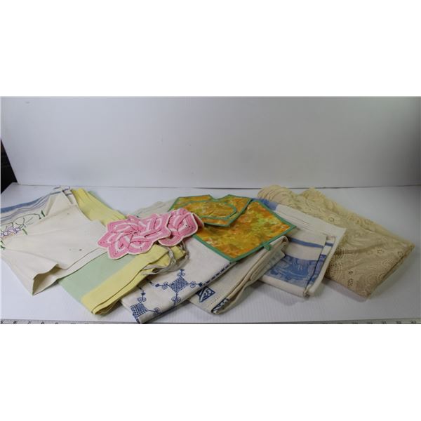 (5) Vintage Cloth Table Cloths - Pot Holders - Tea Towels
