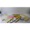 Image 1 : (5) Vintage Cloth Table Cloths - Pot Holders - Tea Towels