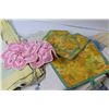 Image 2 : (5) Vintage Cloth Table Cloths - Pot Holders - Tea Towels