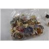 Image 5 : (100+) Assorted Pins