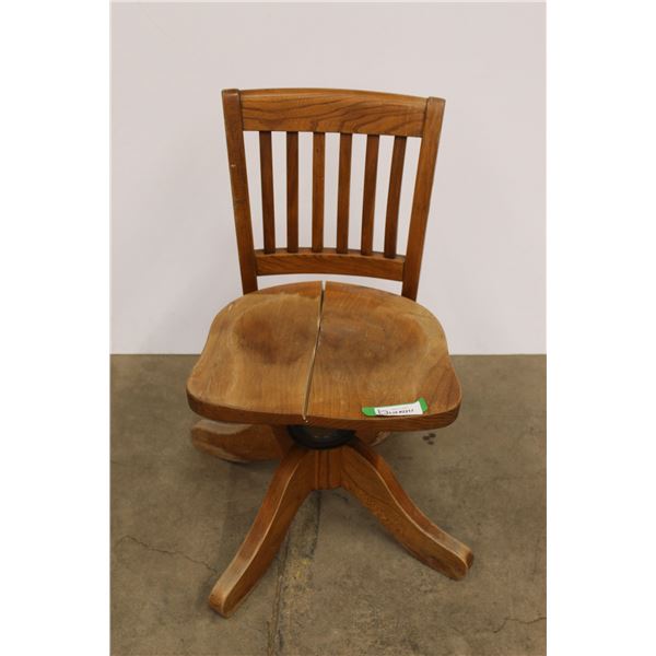 *Vintage Wooden Office Chair - Cracked Seat