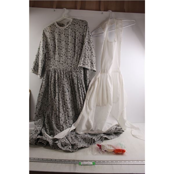 Vintage Dress, Apron & Fabric Pieces - Size Unknown