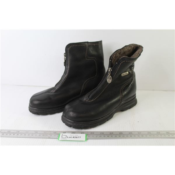 Pajar Leather Winter Boots - Genuine Shearling Lining - Very Good Condition (size 9)