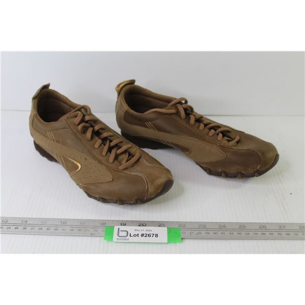 Skechers Shoes - Good Condition - (size 9 US)